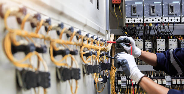 Professional Electrician technician working in Winslow, AZ